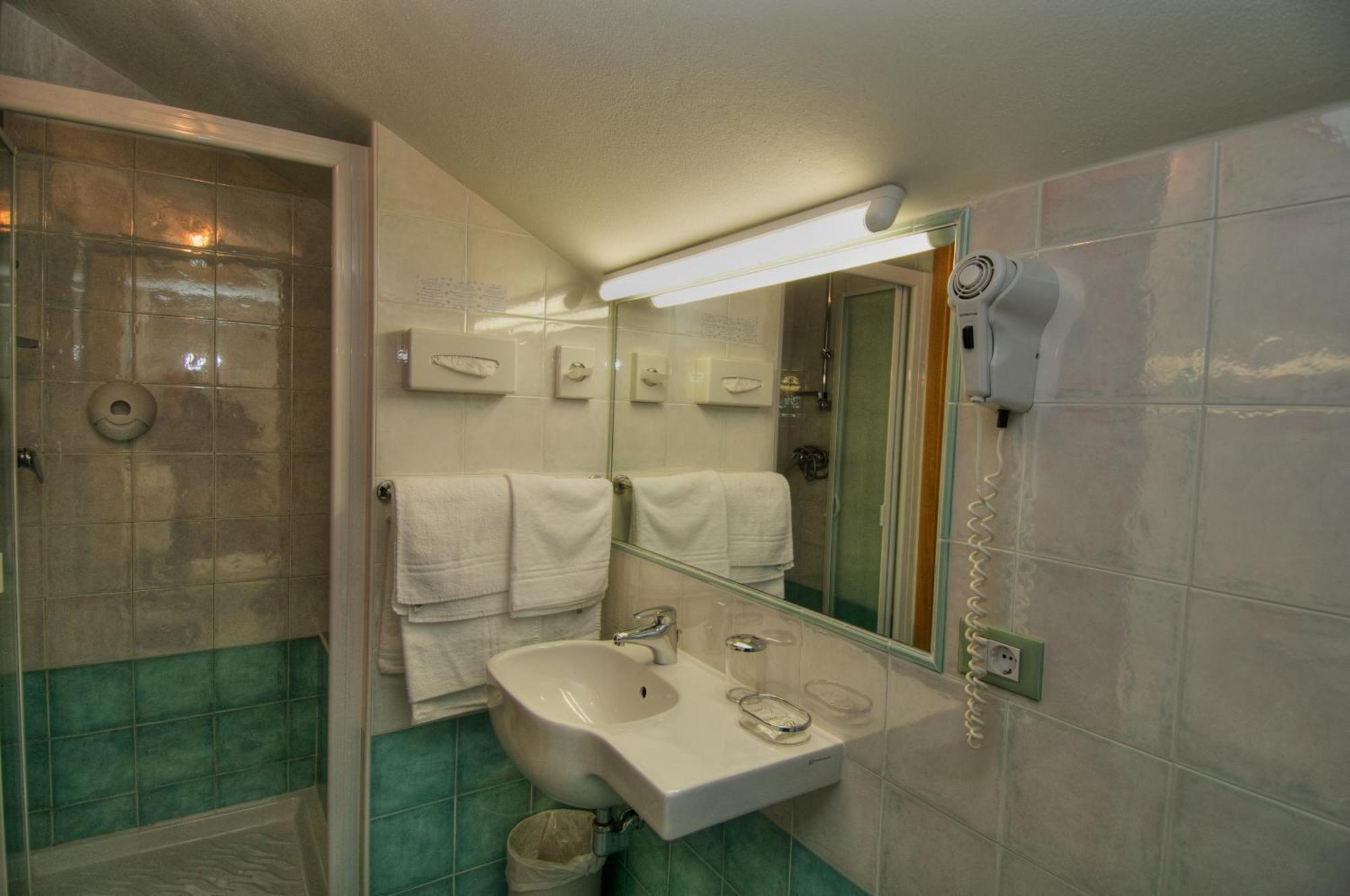 Hotel Caracas Lignano Sabbiadoro Bagian luar foto