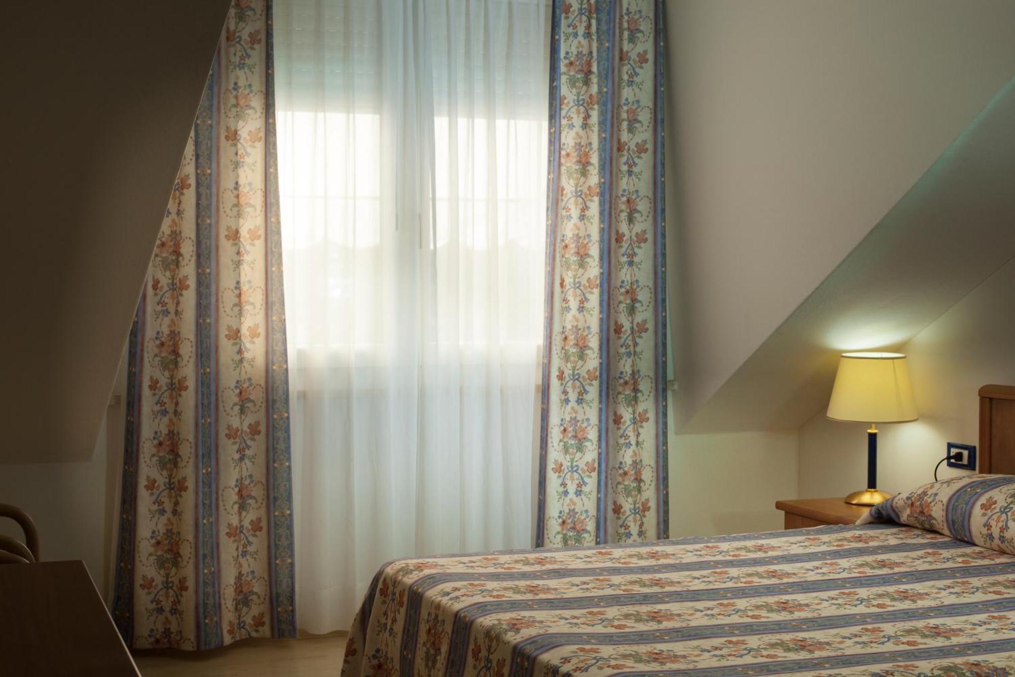 Hotel Caracas Lignano Sabbiadoro Ruang foto