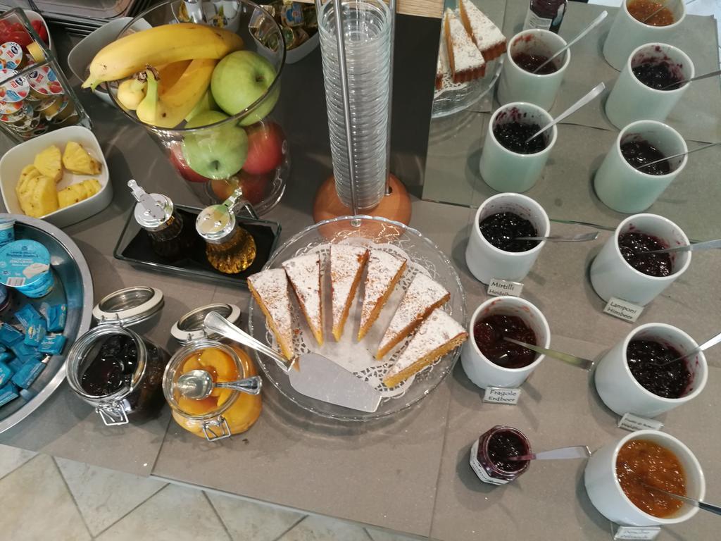 Hotel Caracas Lignano Sabbiadoro Bagian luar foto
