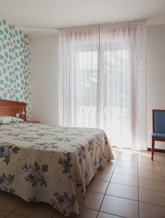 Hotel Caracas Lignano Sabbiadoro Bagian luar foto